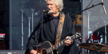 Country Music Star, Actor Kris Kristofferson Dies at 88