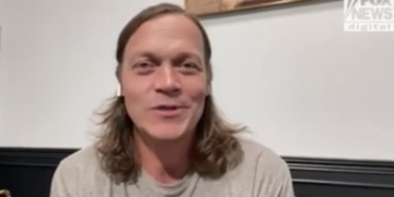 Rock Singer Pledges to Continue Talking About His Love of God