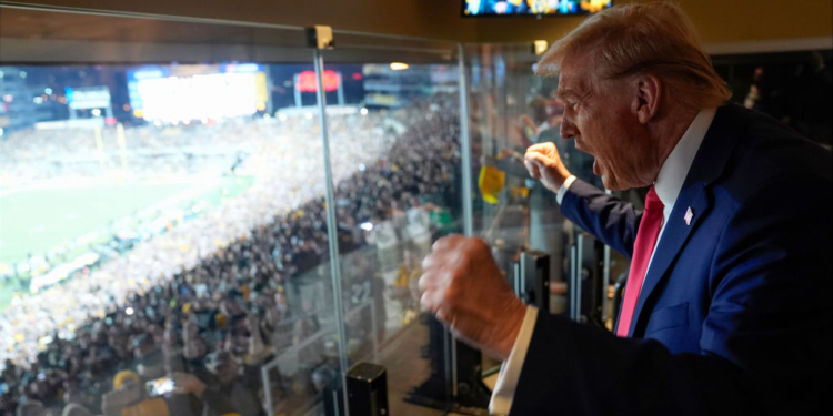Watch: ‘USA’ Chants Erupt for Trump at Steelers-Jets Game