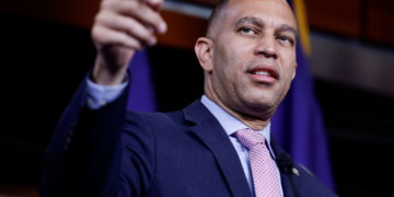 Jeffries to Remain House Minority Leader