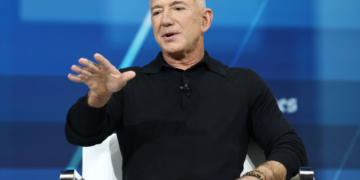 Bezos ‘Very Optimistic’ of Trump’s Plan to Cut Regulations in Fed Government 