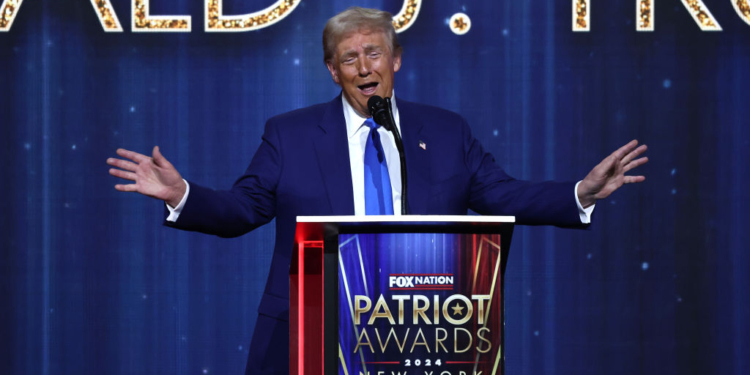 Trump Receives ‘Patriot of the Year’ Award, Vows to ‘Get Things Straightened Out’ in US