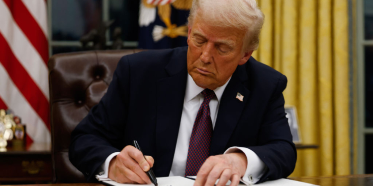 Trump Reinstates Military Members Discharged for Refusing COVID-19 Shot