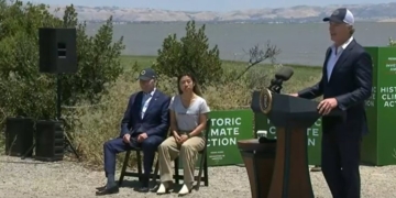 Biden, Newsom’s EV Push Has Added Another Wrinkle To Californians’ Wildfire Evacuation Plans