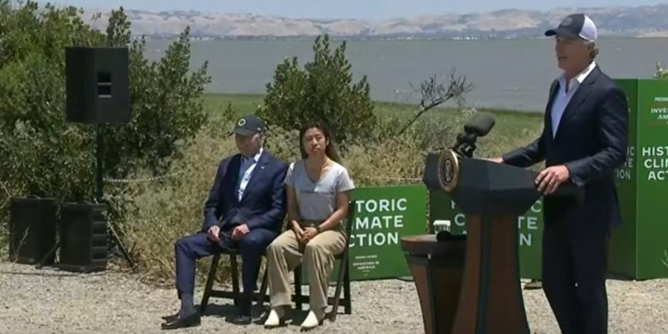 Biden, Newsom’s EV Push Has Added Another Wrinkle To Californians’ Wildfire Evacuation Plans