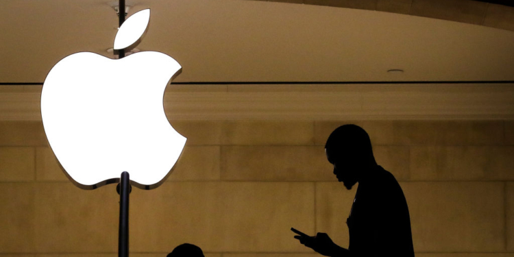 Apple to Invest $500 Billion in US in Wake of China Import Tariffs