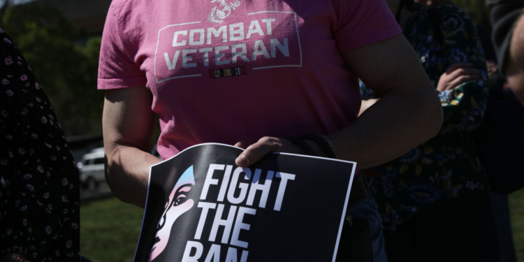 Pentagon to Begin Removing Transgender Troops, Memo Says