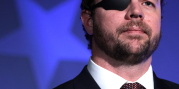 Tucker Carlson Issues Response After Crenshaw’s Remark Caught on Hot Mic