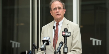 Mississippi Lt. Gov. Delbert Hosemann Collapses During Senate Session