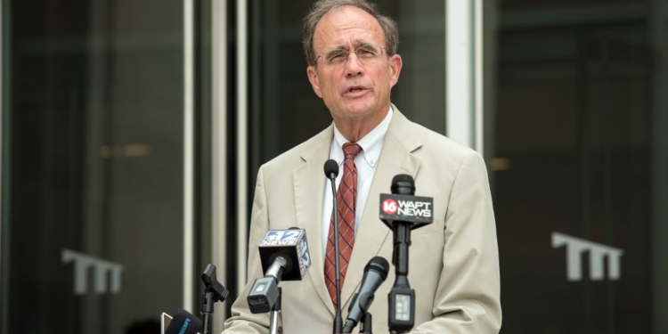 Mississippi Lt. Gov. Delbert Hosemann Collapses During Senate Session