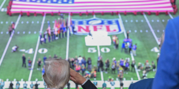 Trump Attends Super Bowl, Crowd Erupts with Cheers