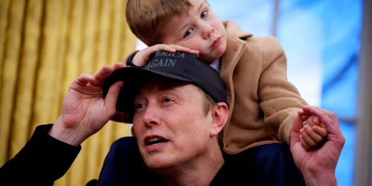 Musk Discusses Transparency, Accountability of DOGE to Reporter