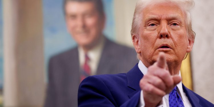 Trump Declares Americans ‘Have a Right’ to See How Gov’t ‘Has Wasted Their Hard-Earned Wages’