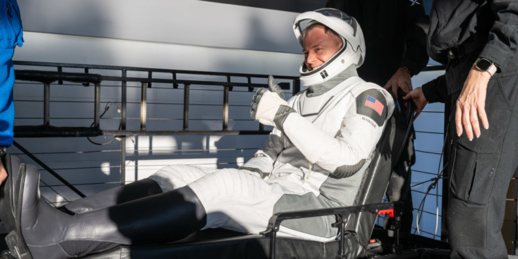 NASA Astronauts Have ‘Unplanned Welcome Crew’ After Splashdown