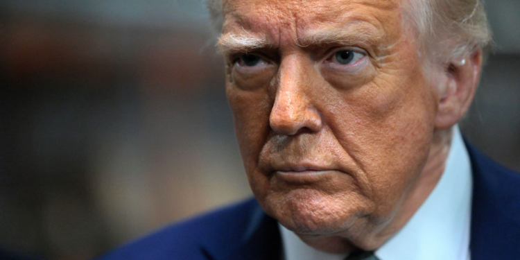 Trump to Impose 25% Tariff on Countries Purchasing Oil From Venezuela