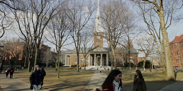 Harvard to Offer Free Tuition for Students From Families Making Under $200K