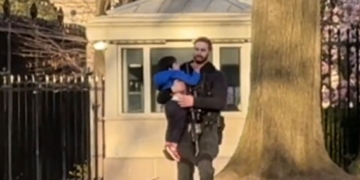 Secret Service Catch Toddler Who Slipped Through White House Fence