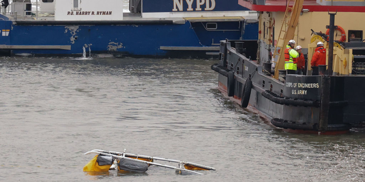 Six Dead After Helicopter Crashes Into The Hudson River