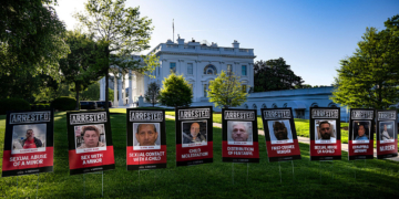 White House Displays Posters in Lawn to Highlight Illegal Immigration