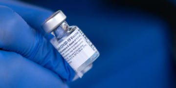HHS to Stop Recommending COVID Shots for Children and Pregnant Women: Report