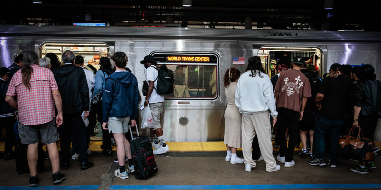 350,000 Commuters Left High And Dry After New Jersey Transit Engineers Strike