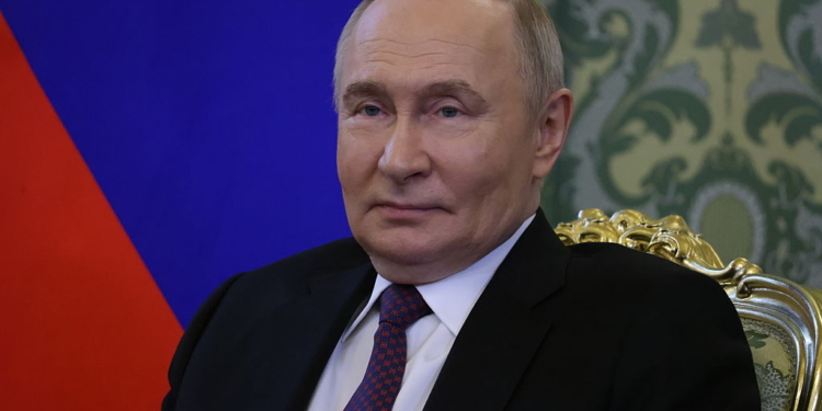 Trump Says Putin Told Him He Will Respond to Ukraine Attack on Russian Airfields