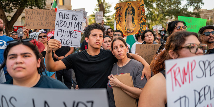 Texas Governor Deploys 5,000 National Guard Troops Ahead of Anti-ICE Protests