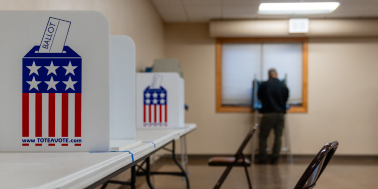 RNC Slaps Arizona With Lawsuit To Clean Up Voter Rolls