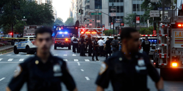 Former NYPD Officer Blames ‘Bystander Empathy’ in Deadly Manhattan Shooting