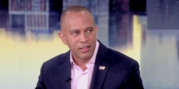 Hakeem Jeffries Does Not Rule Out Calls To Defund ICE Ahead Of 2026 Midterms