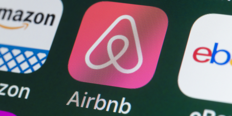 Airbnb Apologizes After ‘Superhost’ Is Accused Of Using AI-Doctored Photos To Claim Thousands In Damages