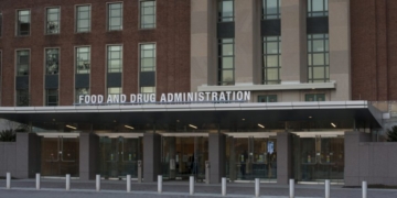 FDA Stayed Silent As Internal Reports About Potential Tylenol Risks Piled Up