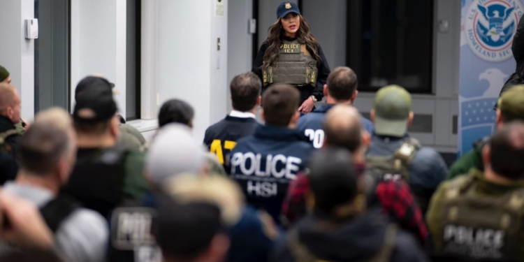Feds Open Fire On Armed Suspect In Chicago After Drivers Allegedly Ram, Box Them In