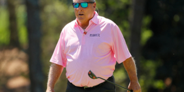 Legendary Golfer Fuzzy Zoeller Dies at 74 