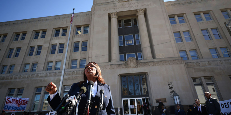 Judge Blocks Trump-Era Challenge to New York Courthouse Immigration Protections