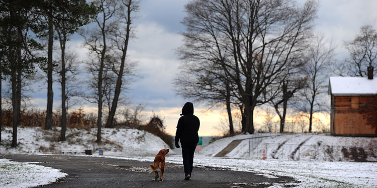 Thanksgiving Travel Threatened as Great Lakes Brace for Major Lake-Effect Blizzard