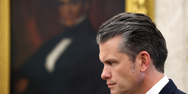 Hegseth Orders Review of Kelly’s Viral Video, Cites ‘Potentially Unlawful’ Comments
