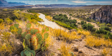 US Contractors’ Border Signs Spark Tension in Mexico