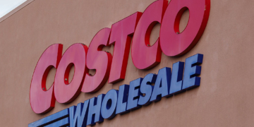 Costco Sues to Halt Trump Tariffs as Deadline Looms