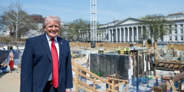 Senate GOP Wants $1,000,000,000 For White House Fence, Ballroom Bunker
