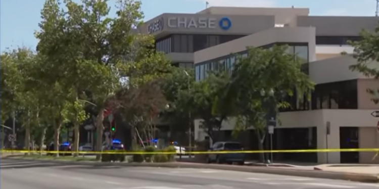 Bomb Threat Standoff Locks Down Downtown Bank