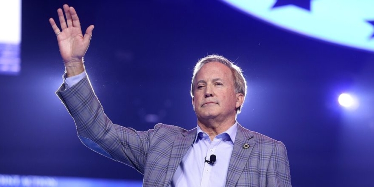 Paxton Probes Corporations Allegedly ‘Poi­son­ing Tex­ans’ With A Pesticide MAHA Hates